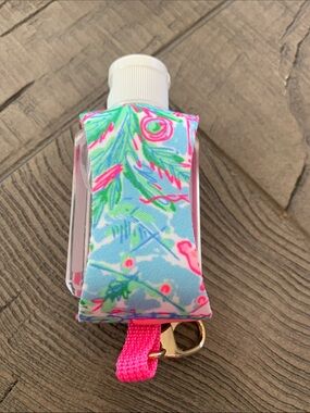 Lilly Pulitzer Bali Blue Neoprene Sanitizer Sleeve and Sanitizer with Pink Clasp